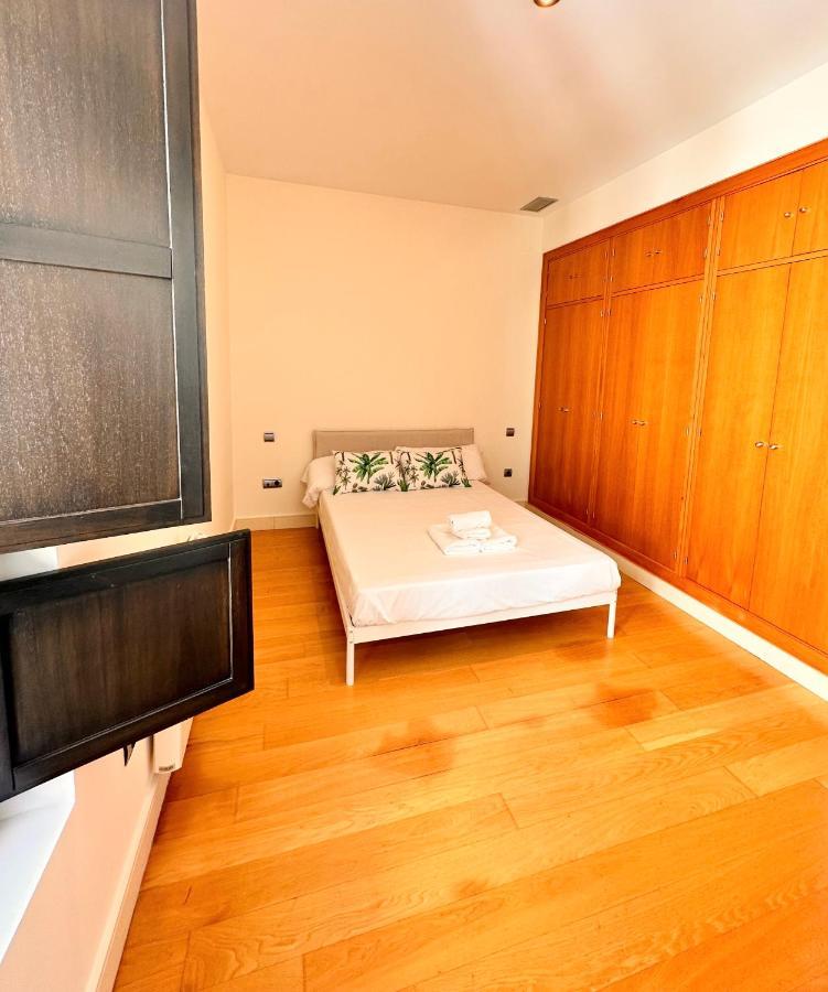 Penthouse Near Cathedral Private Rooftop Private Parking セビリア エクステリア 写真