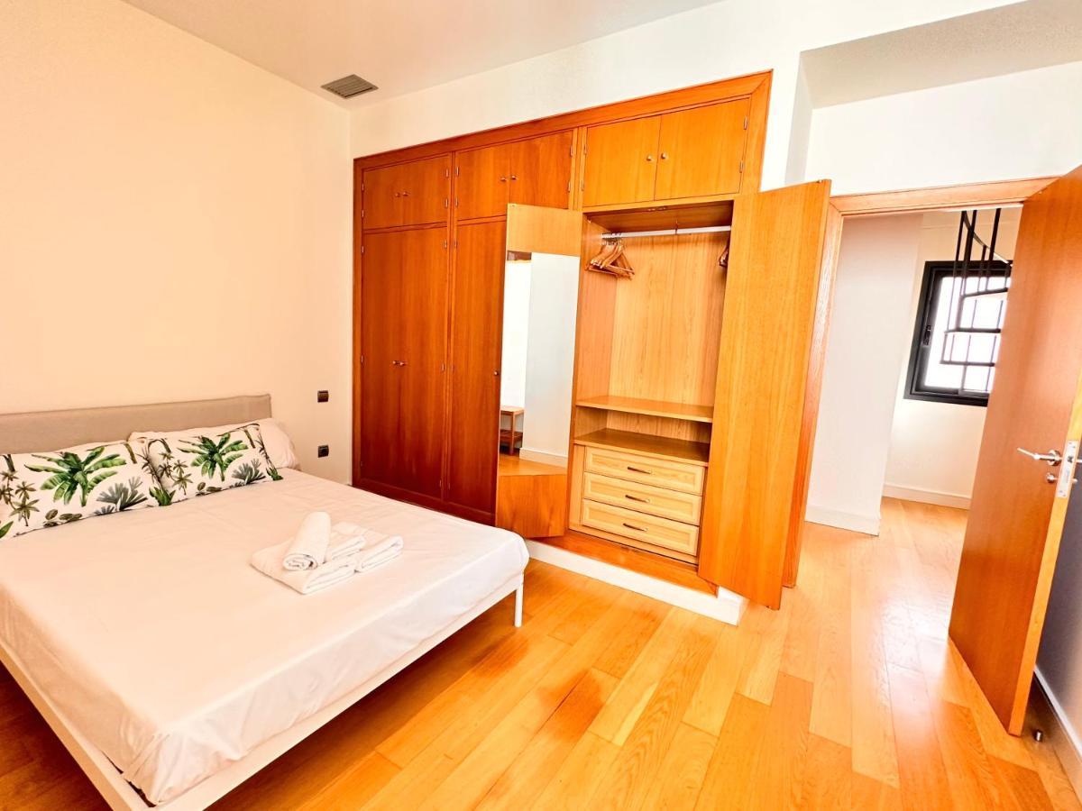 Penthouse Near Cathedral Private Rooftop Private Parking セビリア エクステリア 写真